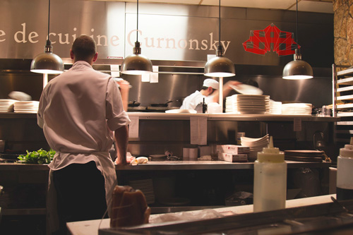 Mise en situation de la cuisine du restaurant Curnonsky